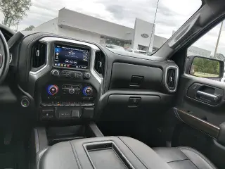 Chevrolet Silverado 1500 2019 4x4 RST 4p Cabina de Tripulante estandarte