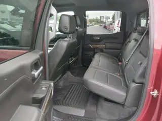 Chevrolet Silverado 1500 2019 4x4 RST 4p Cabina de Tripulante estandarte