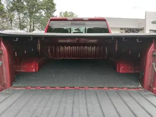 Chevrolet Silverado 1500 2019 4x4 RST 4p Cabina de Tripulante estandarte