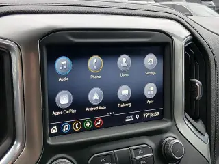 Chevrolet Silverado 1500 2019 4x4 RST 4p Cabina de Tripulante estandarte