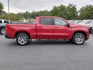 Chevrolet Silverado 1500 2019 4x4 RST 4p Cabina de Tripulante estandarte