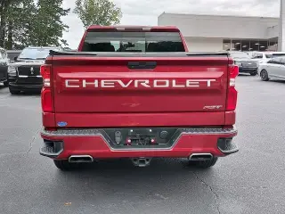 Chevrolet Silverado 1500 2019 4x4 RST 4p Cabina de Tripulante estandarte