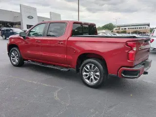 Chevrolet Silverado 1500 2019 4x4 RST 4p Cabina de Tripulante estandarte