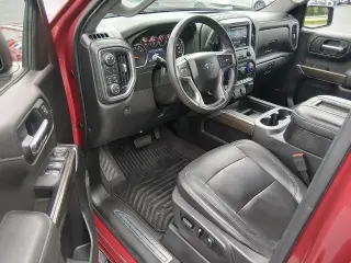 Chevrolet Silverado 1500 2019 4x4 RST 4p Cabina de Tripulante estandarte