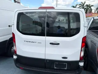 Ford Transit 2025 250 3p LWB Low Roof Camioneta de Carga