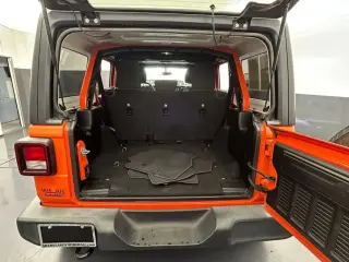 Jeep Wrangler Unlimited 2018 4x4 Sport 4p SUV (lanzamiento de mitad de año)