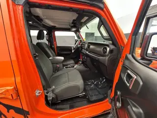 Jeep Wrangler Unlimited 2018 4x4 Sport 4p SUV (lanzamiento de mitad de año)
