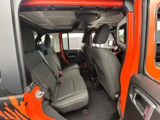 Jeep Wrangler Unlimited 2018 4x4 Sport 4p SUV (lanzamiento de mitad de año)