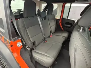 Jeep Wrangler Unlimited 2018 4x4 Sport 4p SUV (lanzamiento de mitad de año)