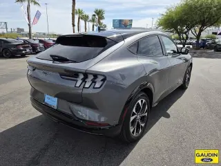 Ford Mustang Mach-E 2023 Premium 4p SUV