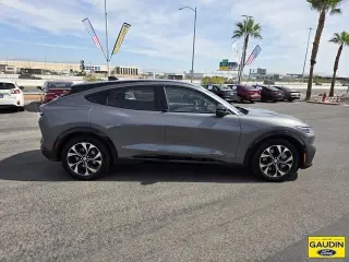 Ford Mustang Mach-E 2023 Premium 4p SUV