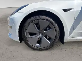 Tesla Model 3 2023 4p Sedan