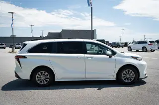 Toyota Sienna 2021 AWD XLE 7 pasajeros Mini-Van 4 puertas
