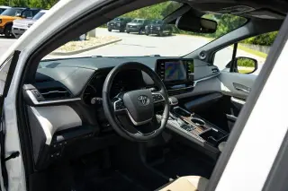 Toyota Sienna 2021 AWD XLE 7 pasajeros Mini-Van 4 puertas