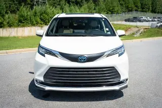 Toyota Sienna 2021 AWD XLE 7 pasajeros Mini-Van 4 puertas