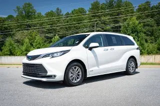 Toyota Sienna 2021 AWD XLE 7 pasajeros Mini-Van 4 puertas