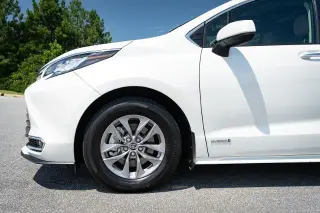 Toyota Sienna 2021 AWD XLE 7 pasajeros Mini-Van 4 puertas