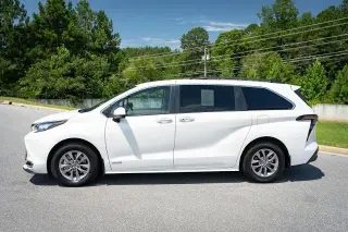 Toyota Sienna 2021 AWD XLE 7 pasajeros Mini-Van 4 puertas