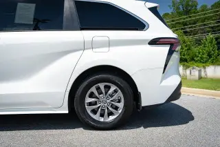 Toyota Sienna 2021 AWD XLE 7 pasajeros Mini-Van 4 puertas