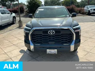 Toyota Tundra 2024 4x4 SR5 4p CrewMax Cab Pickup SB