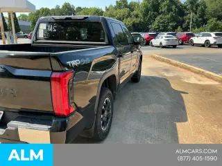Toyota Tundra 2024 4x4 SR5 4p CrewMax Cab Pickup SB
