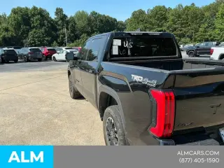 Toyota Tundra 2024 4x4 SR5 4p CrewMax Cab Pickup SB