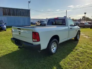 Ram 1500 Classic 2023 4x2 Tradesman 2dr Regular Cab Camión de caja larga LB