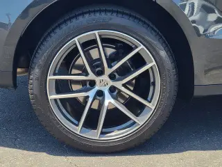Porsche Macan 2023 tracción en todas las ruedas 4p SUV