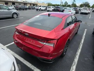 Hyundai ELANTRA 2022 Limited 4p Sedan