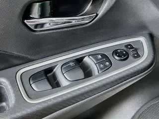 Nissan Versa 2024 SR 4p Sedan