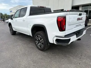GMC Sierra 1500 Limited 2022 4x4 AT4 Cabina Crew Cab de 4 puertas y caja corta de 5.8 pies