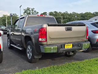 GMC Sierra 1500 2013 4x4 SLT Cabina Doble 4 pnas. Cama Corta de 5.8 pies