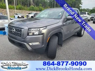 Nissan Frontier 2024 4x4 SV Cabina Doble 4 puestas Caja Corta de 5 pies