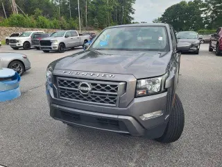 Nissan Frontier 2024 4x4 SV Cabina Doble 4 puestas Caja Corta de 5 pies