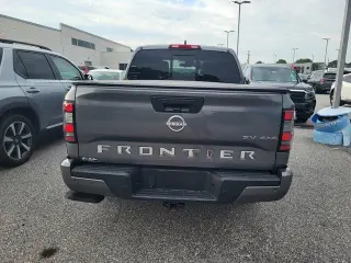 Nissan Frontier 2024 4x4 SV Cabina Doble 4 puestas Caja Corta de 5 pies