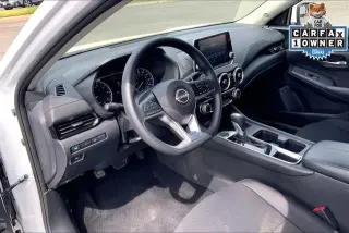 Sedán de 4 puertas Nissan Sentra SV 2025