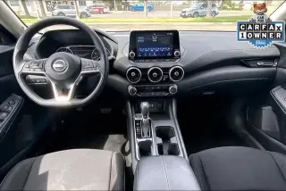 Sedán de 4 puertas Nissan Sentra SV 2025