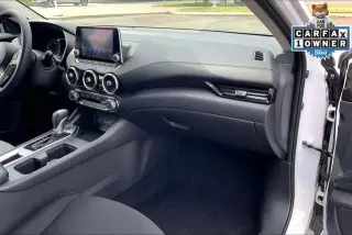 Sedán de 4 puertas Nissan Sentra SV 2025