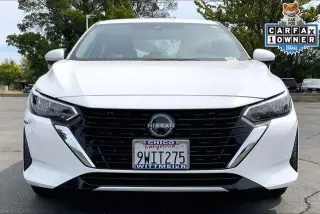 Sedán de 4 puertas Nissan Sentra SV 2025