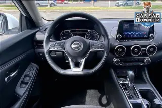Sedán de 4 puertas Nissan Sentra SV 2025