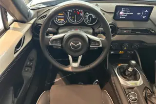 Mazda MX-5 Miata RF Club 2dr Convertible 2025