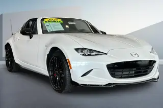 Mazda MX-5 Miata RF Club 2dr Convertible 2025