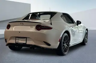 Mazda MX-5 Miata RF Club 2dr Convertible 2025
