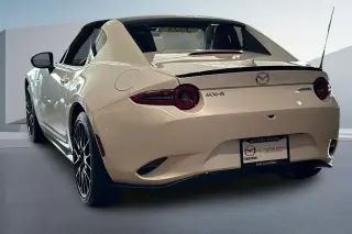 Mazda MX-5 Miata RF Club 2dr Convertible 2025