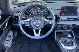 Mazda MX-5 Miata 2018 Club 2 puertas Descapotable 6M
