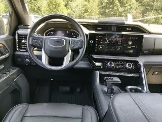 GMC Sierra 1500 2023 4x4 Denali 4dr Crew Cab 5.8 ft. SB