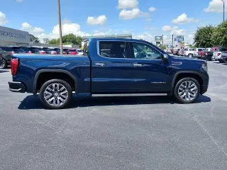 GMC Sierra 1500 2023 4x4 Denali 4dr Crew Cab 5.8 ft. SB