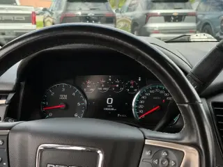 GMC Yukon 2018 4x4 Denali 4p SUV