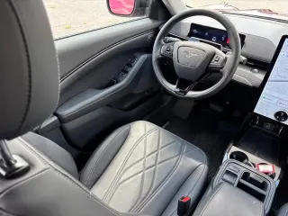 Ford Mustang Mach-E 2025 Select SUV 4p.