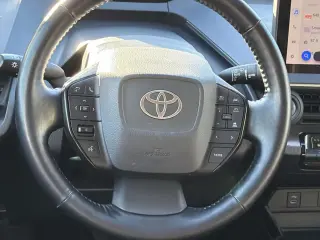 Toyota Prius 2024 AWD LE 4p Hatchback